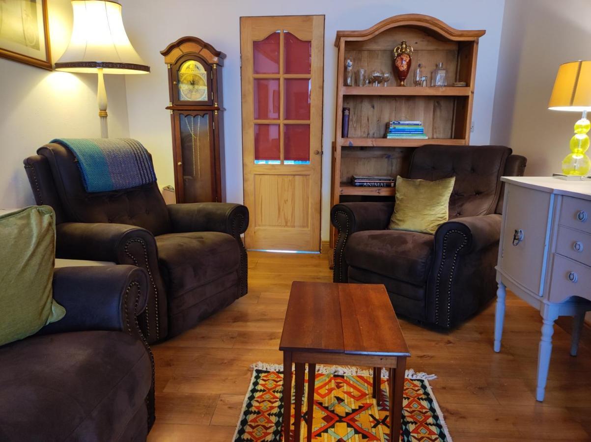 Ferguson'S Traditional Townhouse Dunkineely Bagian luar foto